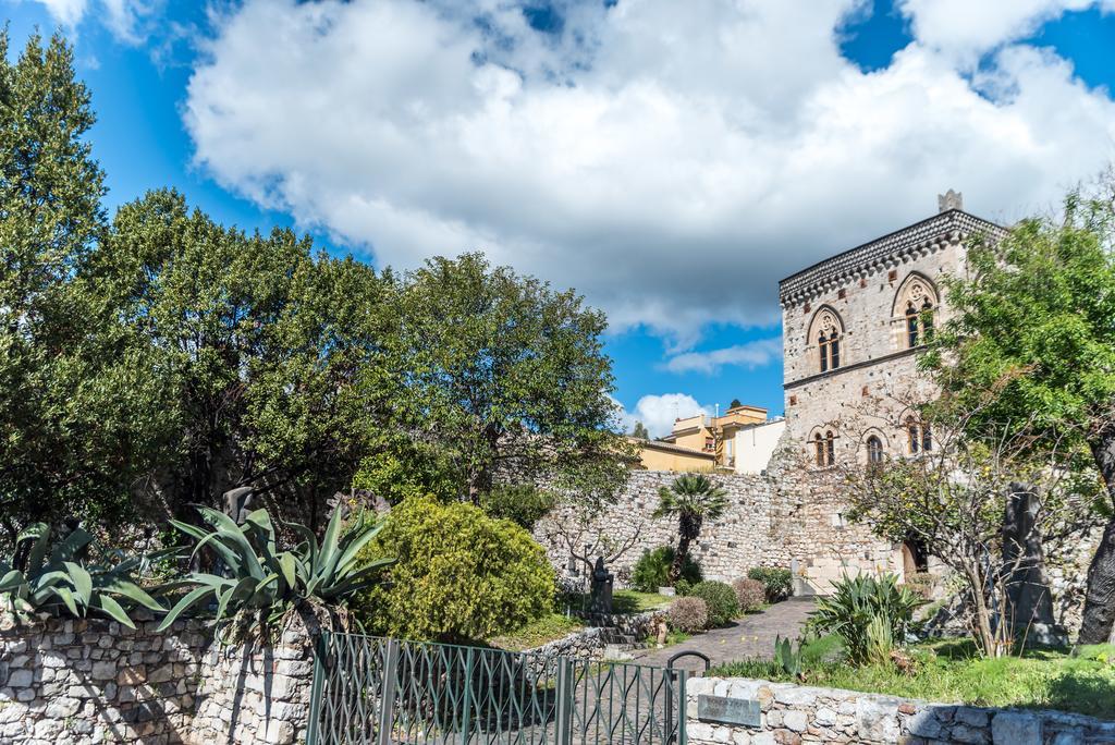 Taormina Duomo Exterior photo